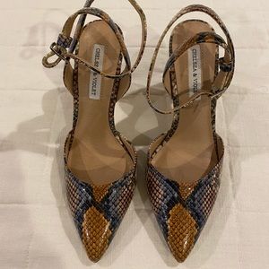 Multi color 🐍 snake print heels!